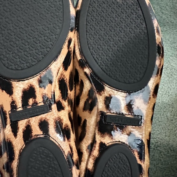 Tory Burch leopard print flats.  Size 6 - Picture 2 of 2